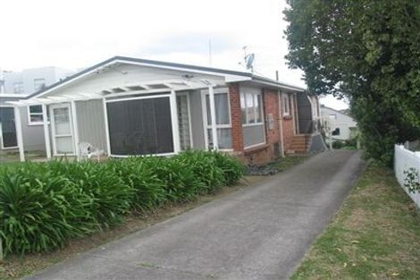Photo of property in 2/9 East Coast Road, Milford, Auckland, 0620