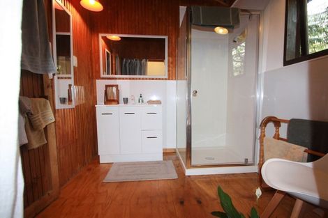 Photo of property in 8 Oxford Terrace, Coromandel, 3506