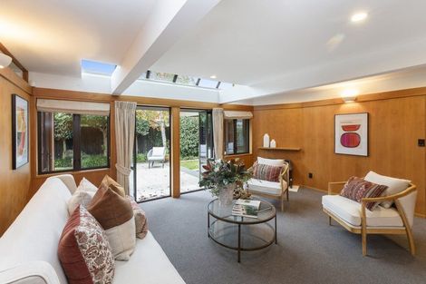 Photo of property in 16 Kent Lodge Avenue, Avonhead, Christchurch, 8042