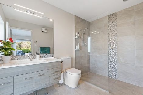 Photo of property in 21 Laguna Place, Matakatia, Whangaparaoa, 0930