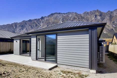 Photo of property in 16 Fallow Street, Jacks Point, 9371