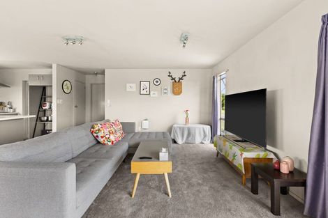 Photo of property in 102 Freyberg Avenue, Tamatea, Napier, 4112