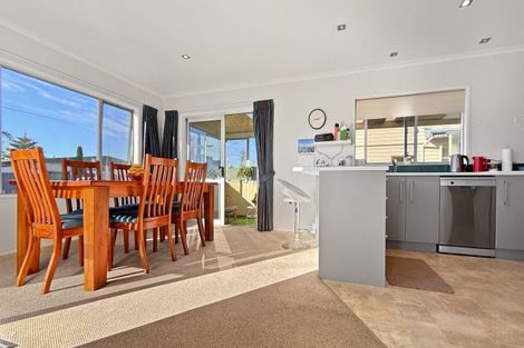 Photo of property in 52 Charles Street, Westshore, Napier, 4110