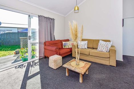 Photo of property in 2/20 Solveig Place, Randwick Park, Auckland, 2105