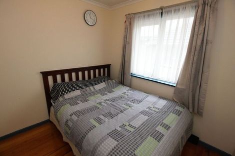 Photo of property in 17 Barron Drive, Green Bay, Auckland, 0604