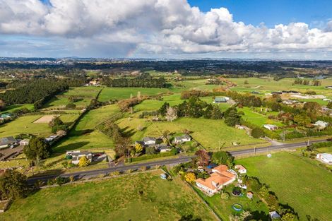 Photo of property in 389 Taupaki Road, Kumeu, 0892