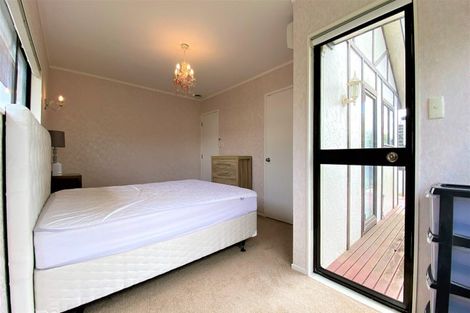 Photo of property in 16 Cherub Place, West Harbour, Auckland, 0618