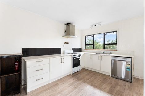 Photo of property in 17 Kirrie Avenue, Te Atatu South, Auckland, 0610