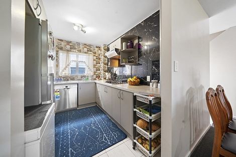 Photo of property in 28/3 Hulme Place, Henderson, Auckland, 0612