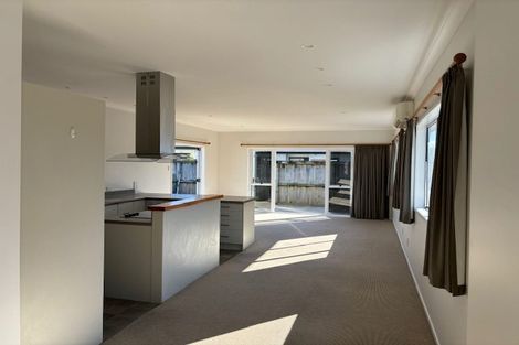 Photo of property in 18 Queens Road, Glen Avon, New Plymouth, 4312