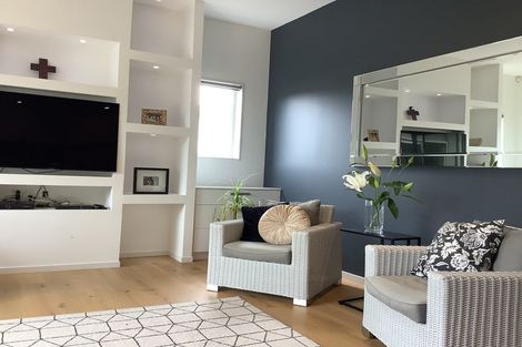 Photo of property in 5 Bishop Street, Green Bay, Auckland, 0604