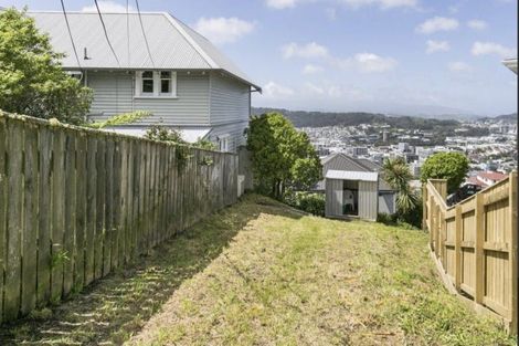 Photo of property in 112 Kelburn Parade, Kelburn, Wellington, 6012
