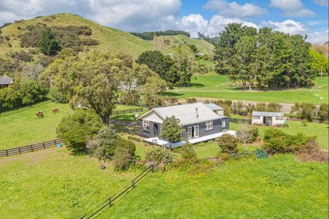 Photo of property in 121 North Manakau Road, Manakau, 5573
