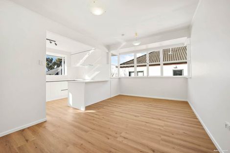 Photo of property in 1/51 Forrest Hill Road, Milford, Auckland, 0620