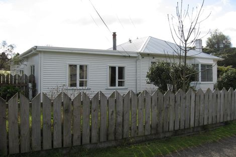 Photo of property in 4 Gibbs Crescent, Wainuiomata, Lower Hutt, 5014
