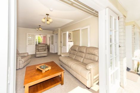 Photo of property in 1/135 Glenmore Road, Sunnyhills, Auckland, 2010