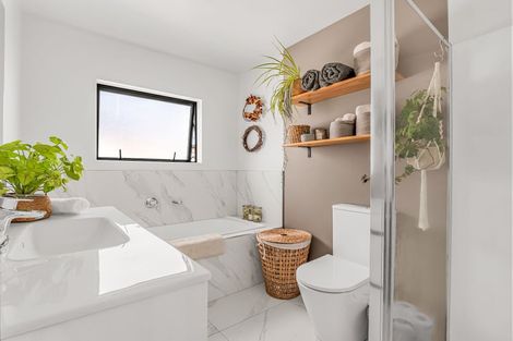 Photo of property in 1 Nga Waka Place, Mangere, Auckland, 2022