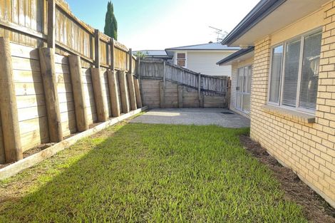 Photo of property in 3 Trelawn Place, Cockle Bay, Auckland, 2014