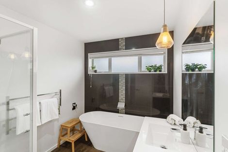 Photo of property in 33 Broadhaven Avenue, Parklands, Christchurch, 8083