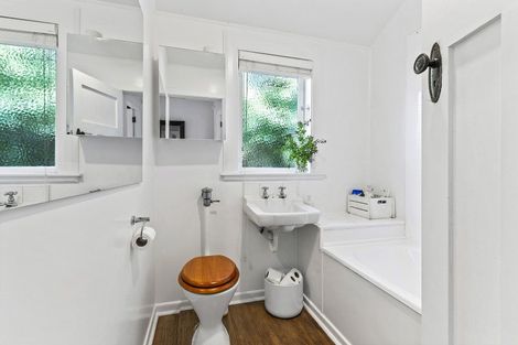 Photo of property in 40 Ngaio Road, Kelburn, Wellington, 6012