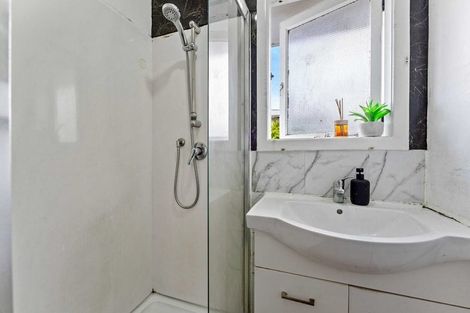 Photo of property in 48 Amberley Avenue, Te Atatu South, Auckland, 0610