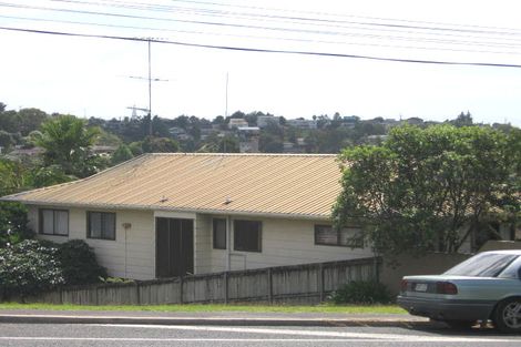 Photo of property in 379 Wairau Road, Totara Vale, Auckland, 0629