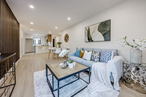 Photo of property in 6/24 Tupaki Place, Pakuranga Heights, Auckland, 2010