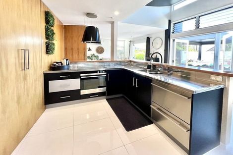 Photo of property in 16 Southworth Place, Grandview Heights, Hamilton, 3200