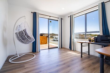 Photo of property in 11 Resolution Drive, Gulf Harbour, Whangaparaoa, 0930