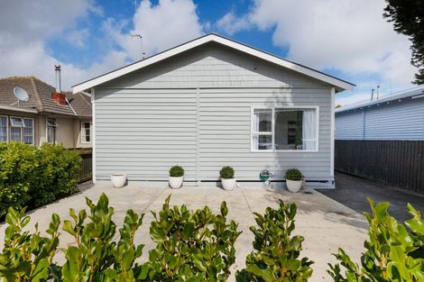 Photo of property in 24 Oxford Street, Hokowhitu, Palmerston North, 4410