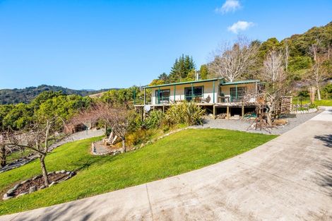 Photo of property in 826 Queen Charlotte Drive, Havelock, Picton, 7281