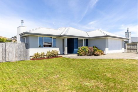 Photo of property in 6 Atlantic Drive, Fitzherbert, Palmerston North, 4410