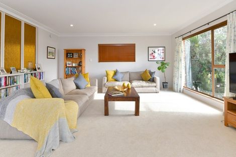 Photo of property in 9 Elgin Place, Red Beach, 0932