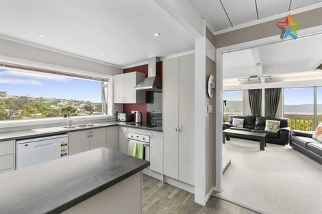 Photo of property in 33 Acacia Avenue, Maungaraki, Lower Hutt, 5010