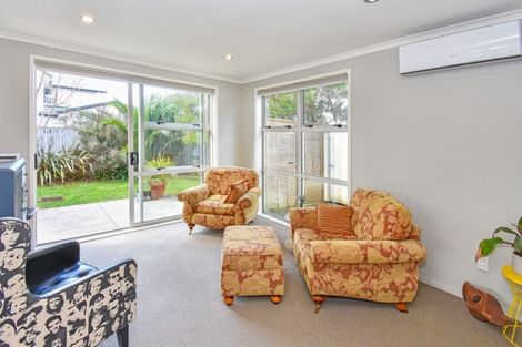 Photo of property in 11 Tarapiroe Avenue, Takanini, 2112