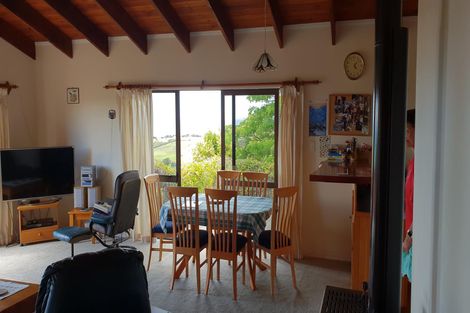 Photo of property in 26 Bay View Road, Cable Bay, 0420