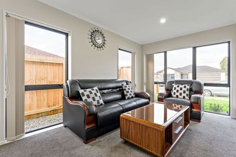 Photo of property in 12 Koroheke Road, Takanini, 2110