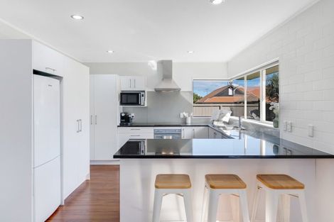 Photo of property in 2 Chale Place, Somerville, Auckland, 2014
