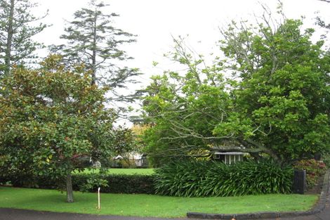Photo of property in 37 Seymour Road, Mellons Bay, Auckland, 2014