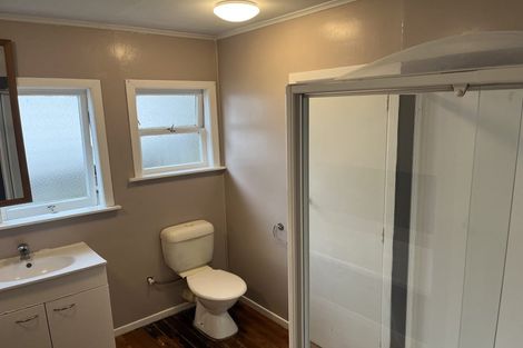 Photo of property in 1/33 Roberts Road, Glenfield, Auckland, 0629