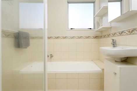 Photo of property in 104 Richmond Avenue, Richmond Heights, Taupo, 3330