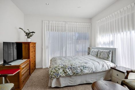 Photo of property in 16 Links Drive, Waiwhakaiho, New Plymouth, 4312