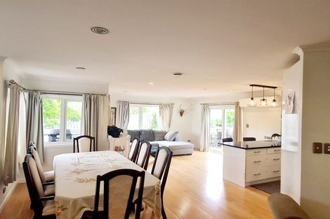 Photo of property in 31 Mandeville Place, Unsworth Heights, Auckland, 0632