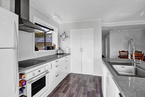 Photo of property in 6 Kamahi Avenue, Hawera, 4610