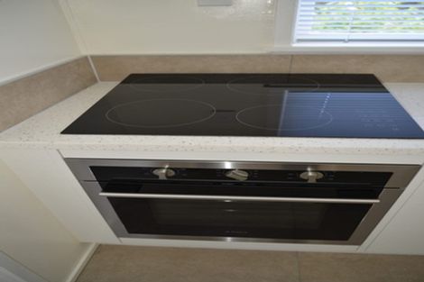 Photo of property in 2/21 Waverley Avenue, Glenfield, Auckland, 0629