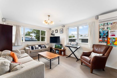 Photo of property in 7 Bayside Avenue, Te Atatu Peninsula, Auckland, 0610