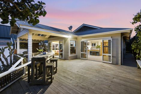 Photo of property in 42 Octavius Place, New Plymouth, 4312