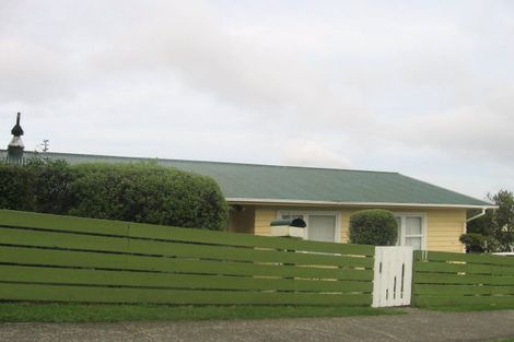 Photo of property in 11 Oakleigh Street, Maungaraki, Lower Hutt, 5010