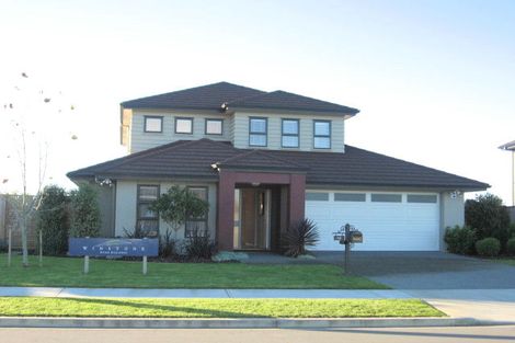 Photo of property in 19 Turnberry Drive, Wattle Downs, Auckland, 2103