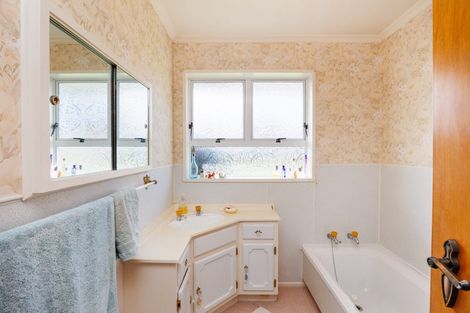 Photo of property in 18 Caulfield Place, Awapuni, Palmerston North, 4412